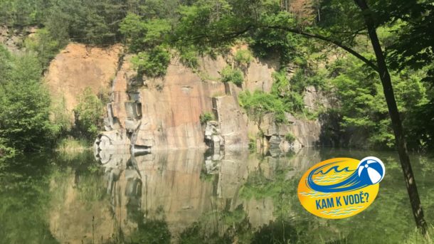 Uprostřed polorozpadlých budov se nachází oáza klidu u&nbsp;lomu Kosova Hora