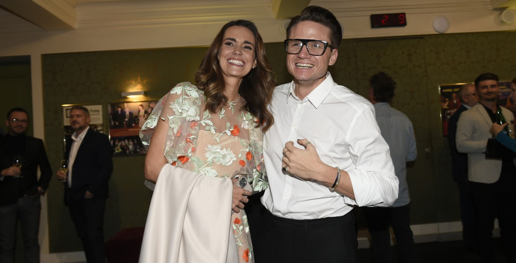 Brzobohatá opět podpořila vlnu spekulací. Nečekaně se zdržela přípitku