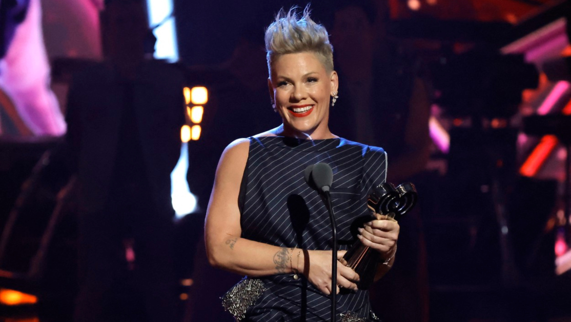 Pink se podle médií rozvádí, ale samotná zpěvačka o&nbsp;tom neví