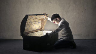 Hledali ztracenou náušnici. Místo ní našli poklad Vikingů