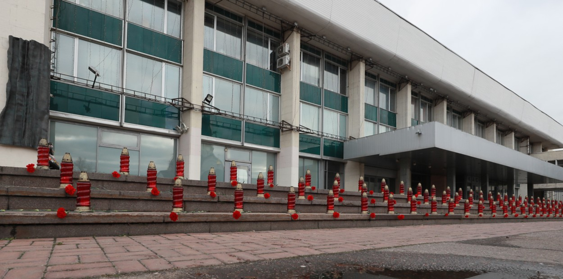 23.&nbsp;října se uskutečnil teroristický útok v&nbsp;moskevském divadle. Dodnes vláda odpovědnost za smrt nevinných lidí odmítá
