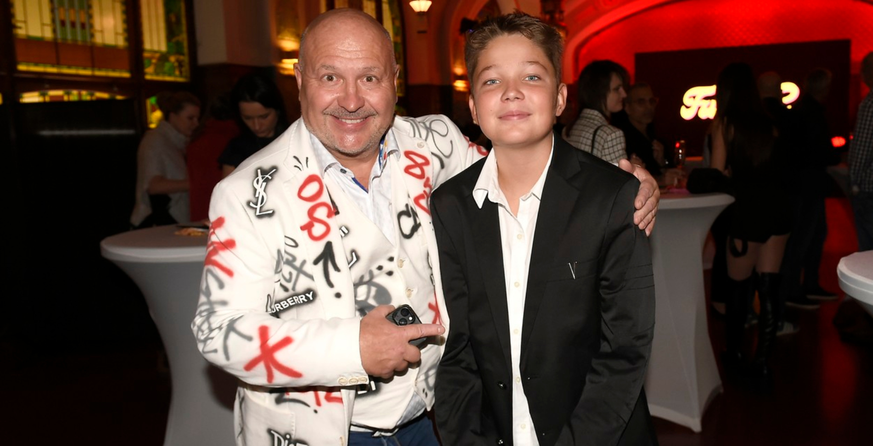 Takhle vypadá vnuk Michala Davida. Dědeček ho vyvedl na&nbsp;křest svého alba