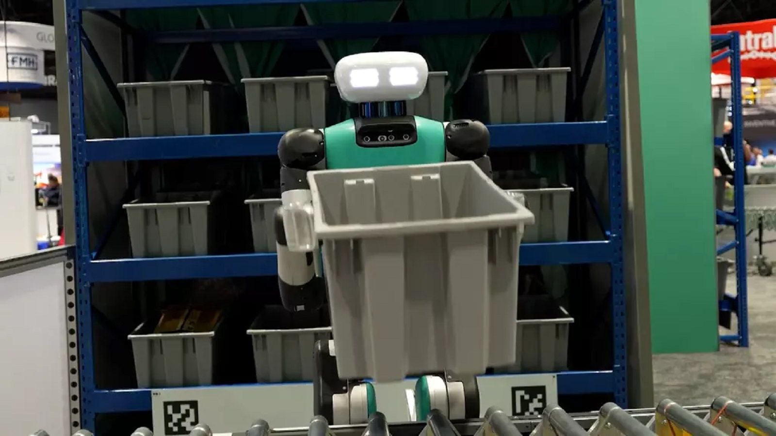Robot si zaměstnance spletl s&nbsp;krabicí. Muž nehodu nepřežil