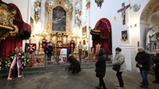 Jak probíhalo rozloučení s&nbsp;Karlem Schwarzenbergem? Uctít památku přišlo 3000&nbsp;lidí