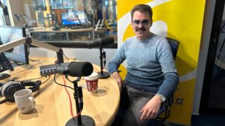 Michael Kluch (Queenie): Divák očekává, že uslyší to, co zná z&nbsp;desky. Vystoupení nesmí být křečovité, zpěv je těžší