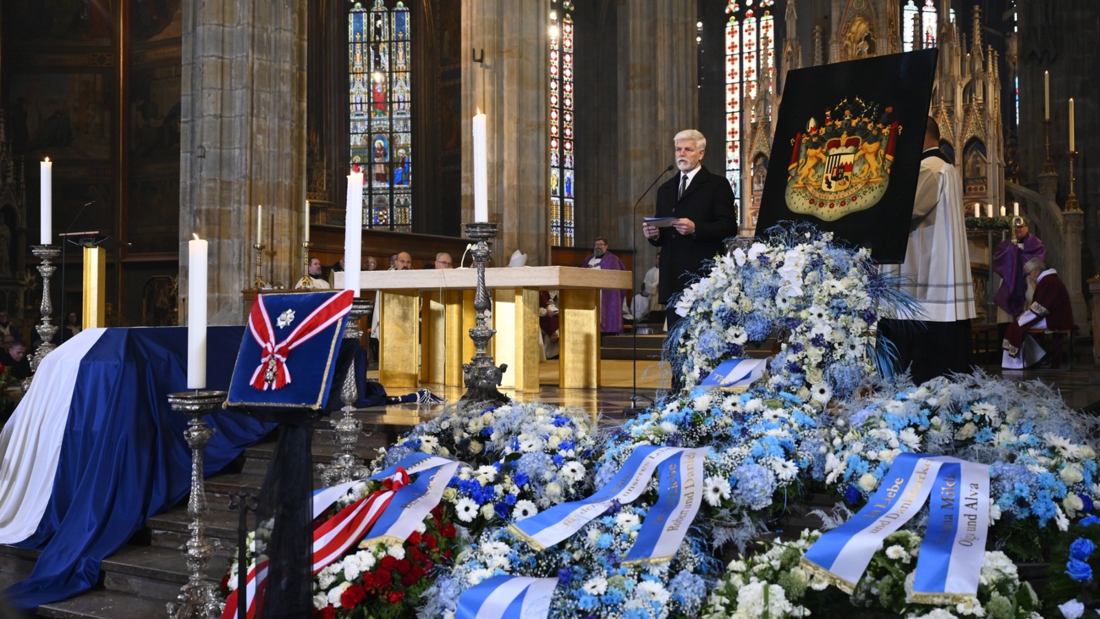 Poslední sbohem! Česko se loučí s&nbsp;Karlem Schwarzenbergem (†85). Na&nbsp;pohřeb dorazili i&nbsp;Pavel i&nbsp;Čaputová