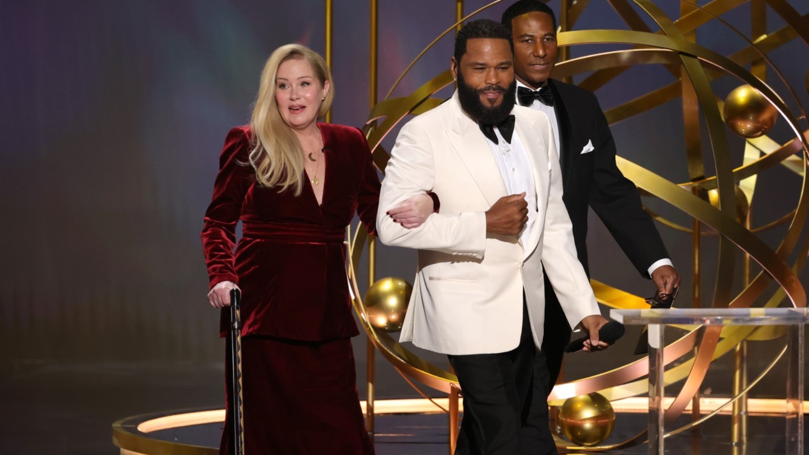 Tři nejdůležitější okamžiky Emmy: Hvězda večera Applegate, manžel Harry a těhotná Suki