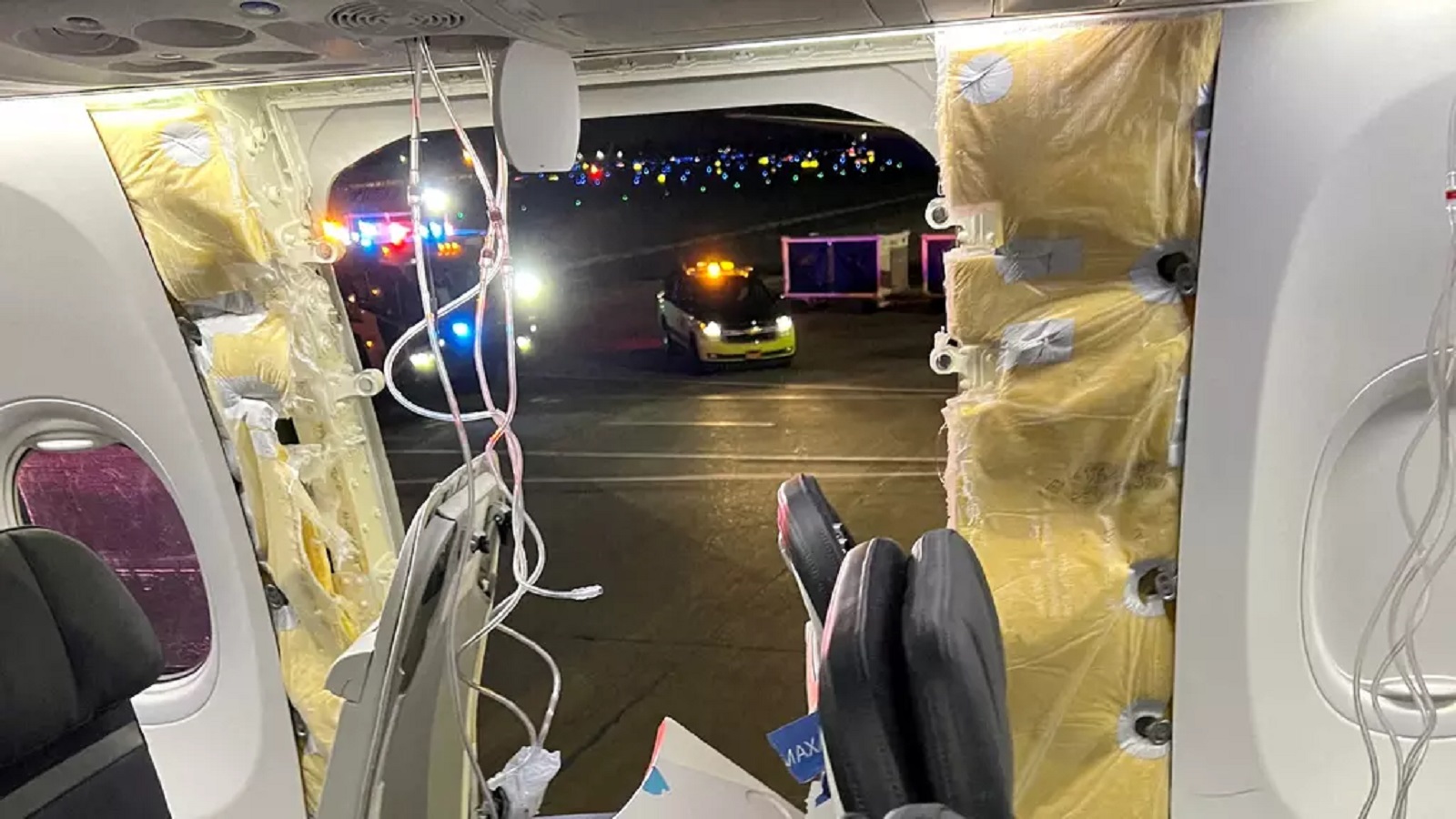 Vydržel pád z&nbsp;5000 metrů: V&nbsp;USA našli mobil, co měl vyletět z&nbsp;poškozeného boeingu