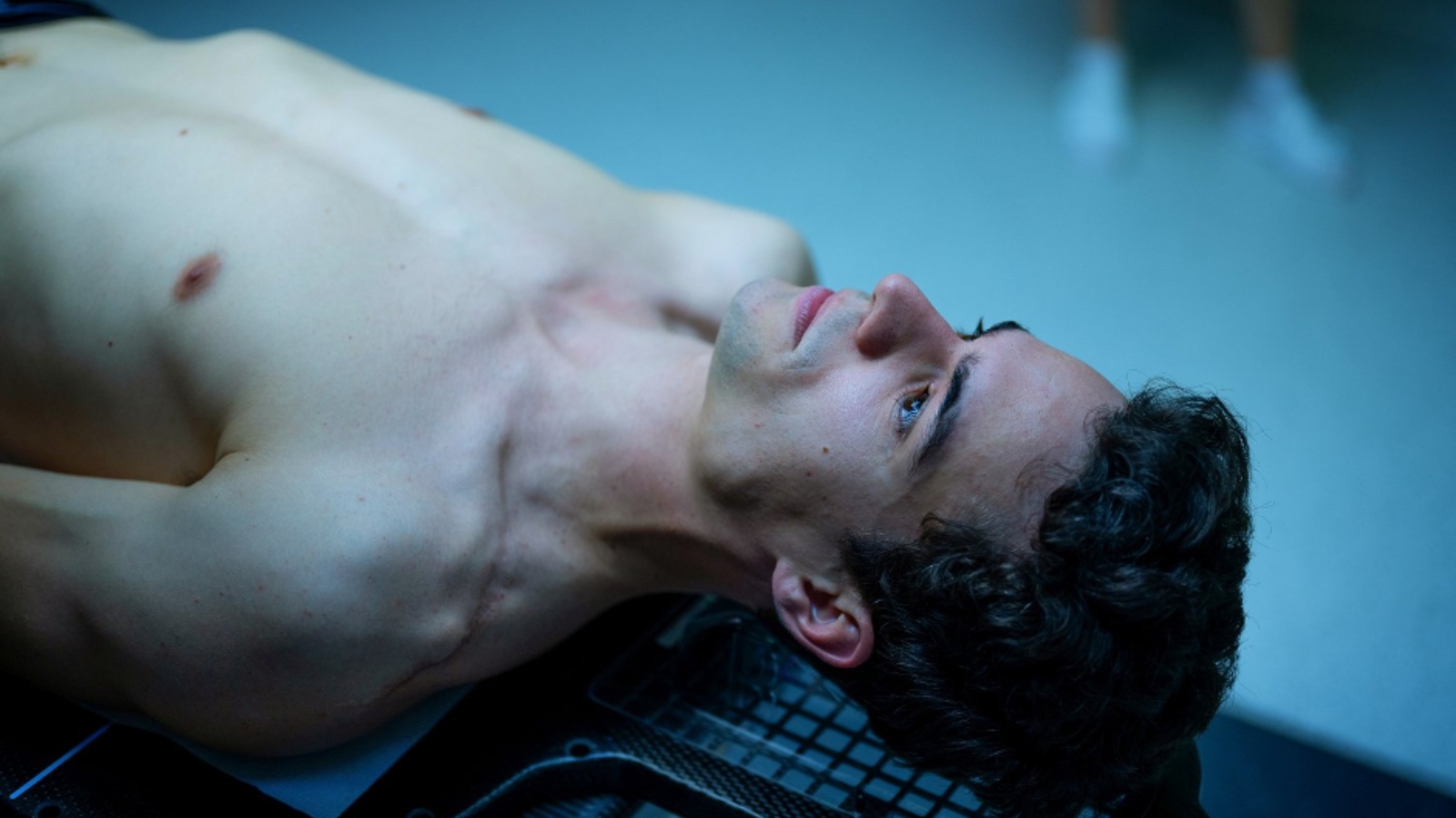 Natáčení náročné scény ozařování v&nbsp;seriálu Smysl pro&nbsp;tumor. Březina měl spálený nos