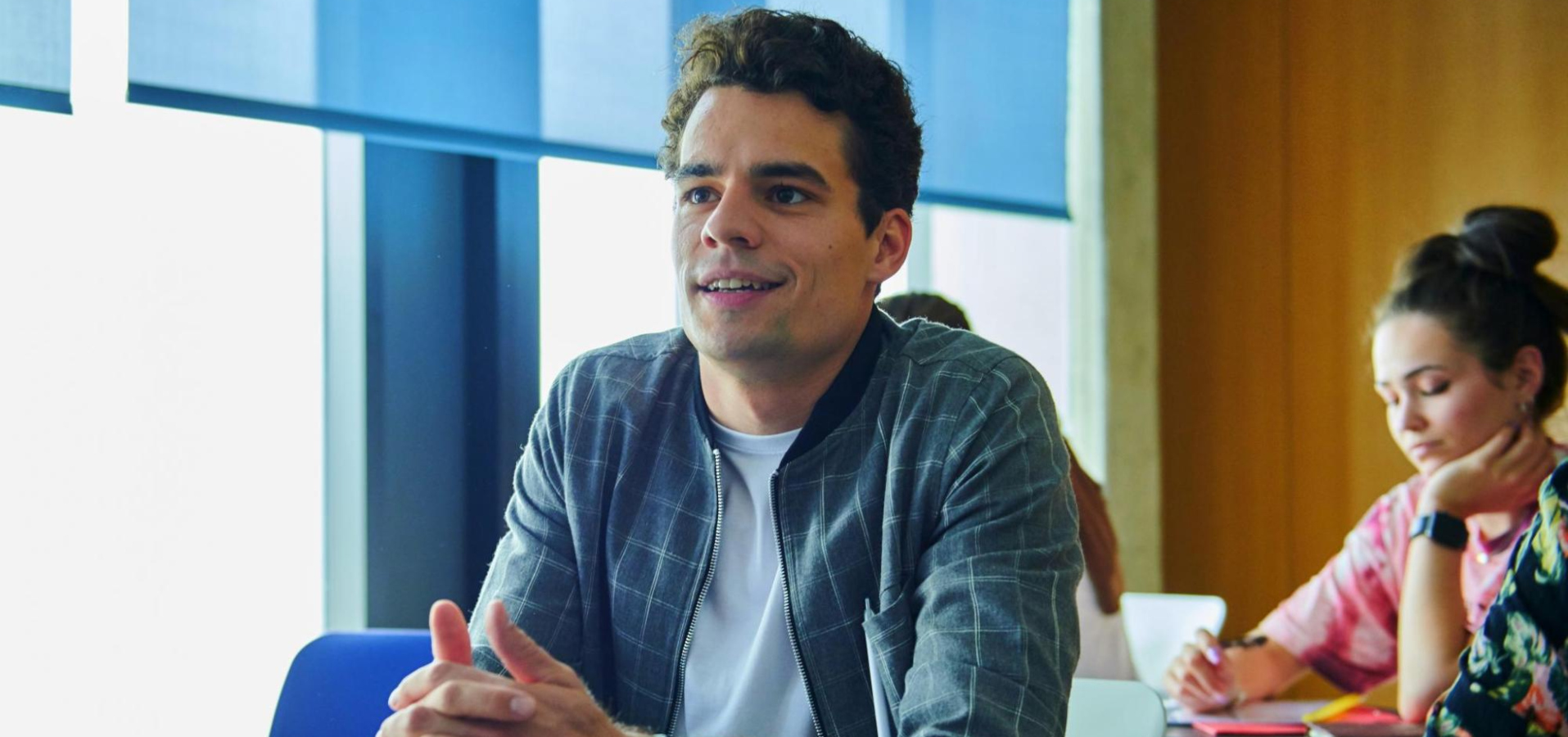 Holohlavý Filip Březina ze seriálu Smysl pro&nbsp;tumor. Zbavit se vlasů? Klidně