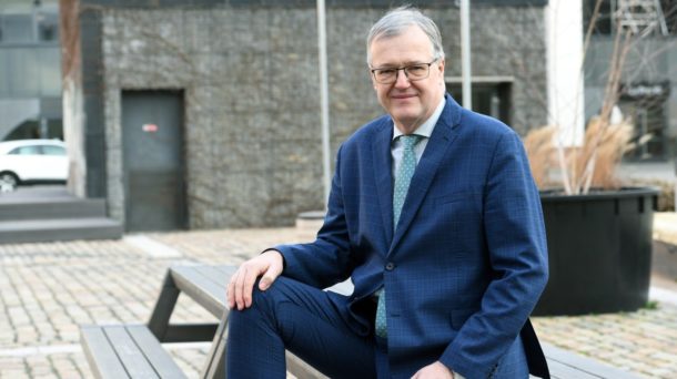 Petr Zahradník: Česko není slabá ekonomika, Euro si dovolit můžeme