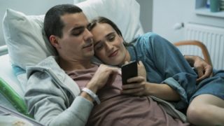 Hvězda Smyslu pro&nbsp;tumor Filip Březina přiznal: Milostné scény jsou za trest, erekce se může stát