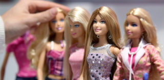 Barbie slaví narozeniny! Ikonické hračce mnoha dívek je 65 let