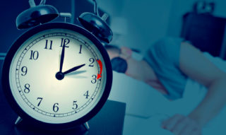 Letní čas 2026: Proč ho stále marně rušíme a&nbsp;kdy se vyspíme o&nbsp;hodinu méně?