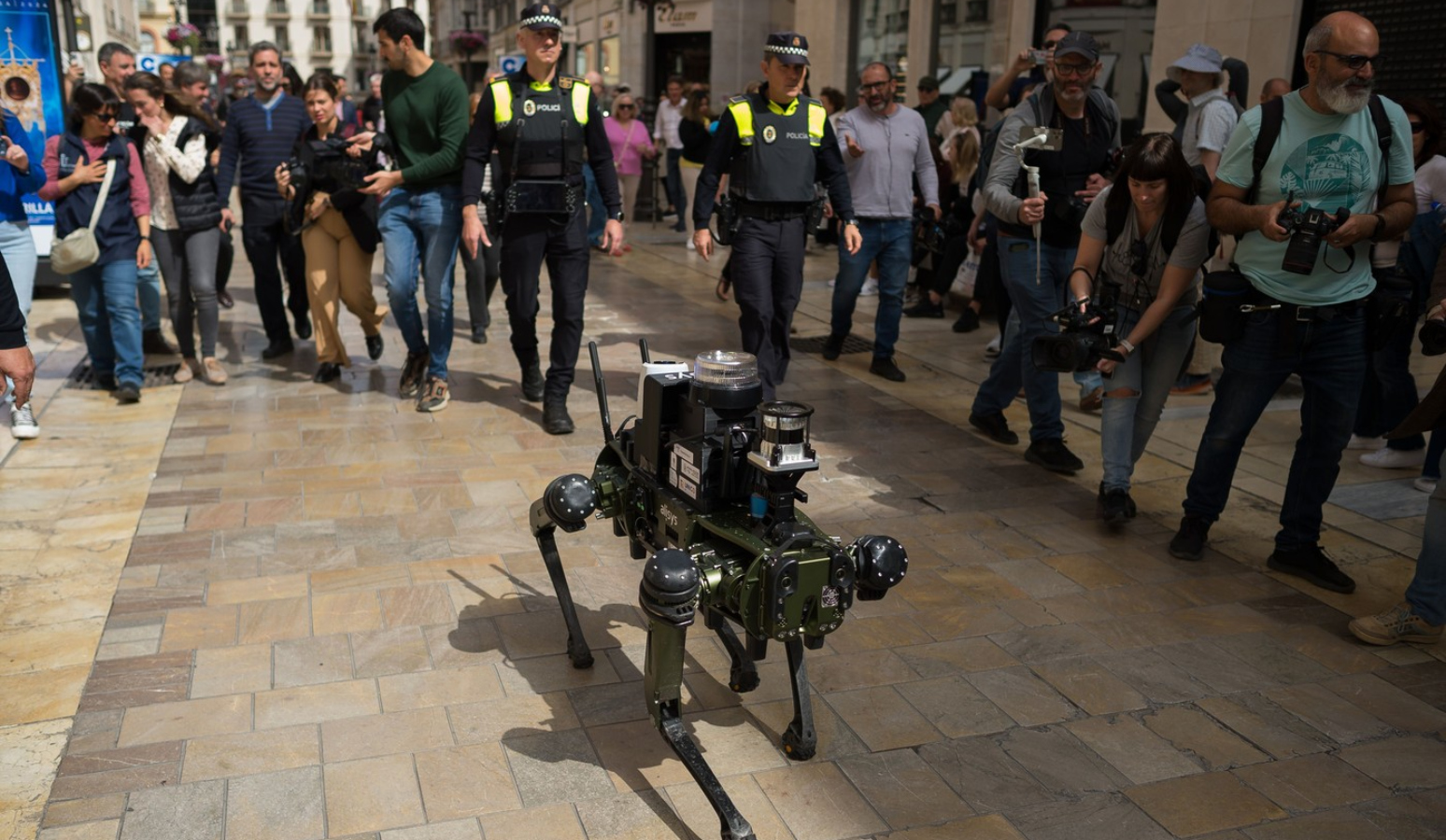 Policie v&nbsp;Málaze má nového člena sboru. Je jím robotický pes
