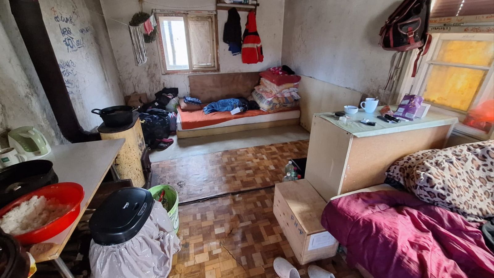 Matka zanedbaných dětí z Hluboké je chce zpět do péče. Přitom sama o ně při odebrání nejevila zájem