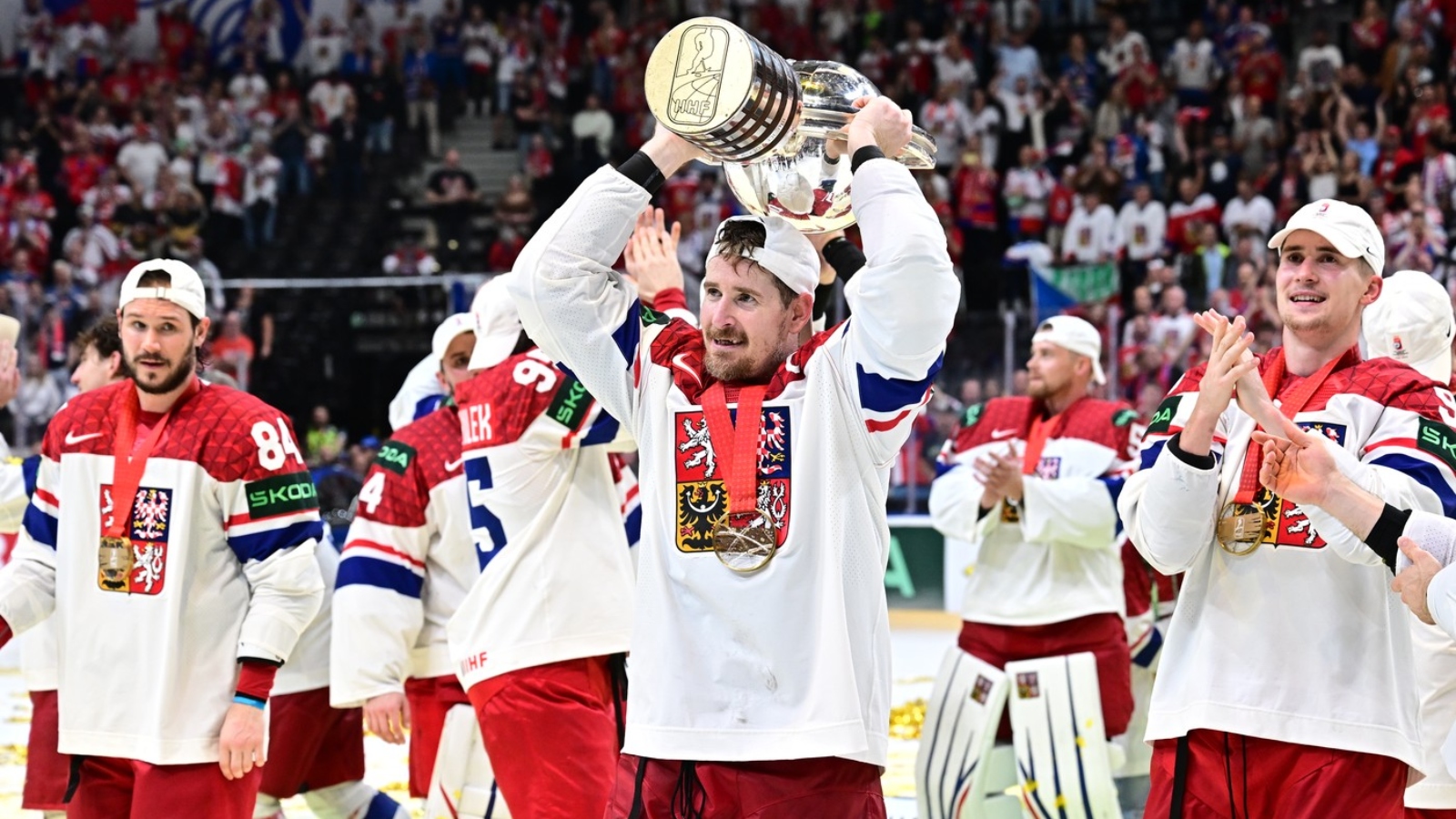 Vidíme se na&nbsp;Staromáku, vzkazuje David Pastrňák! Hokejisté budou s&nbsp;fanoušky slavit od 17 hodin