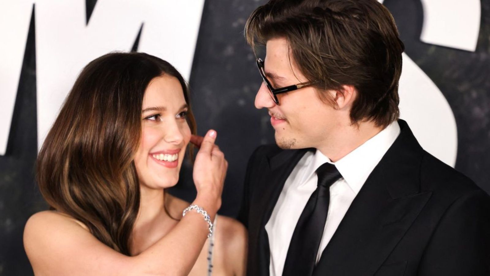 Millie Bobby Brown a&nbsp;Jake Bongiovi se stali rodiči: adoptovali první dítě