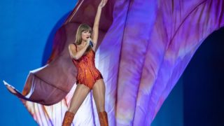 Matka vzala batole na&nbsp;koncert Taylor Swift. To leželo na&nbsp;zemi v&nbsp;kotli