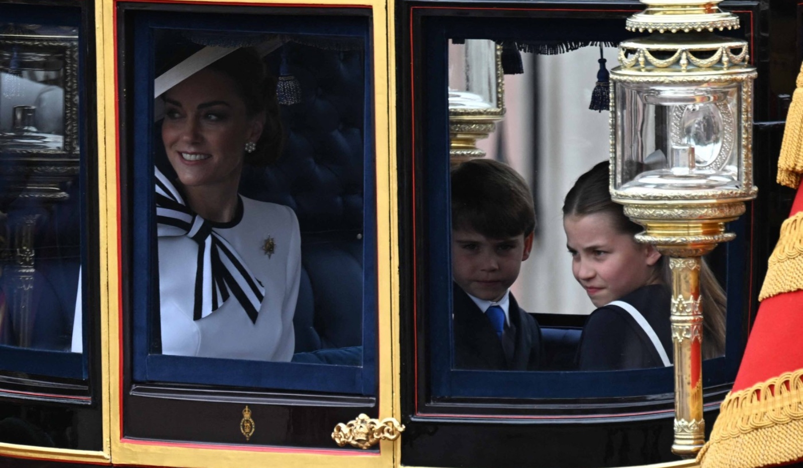 Tolik očekávaný moment je tady! Princezna Kate se objevila na&nbsp;veřejnosti