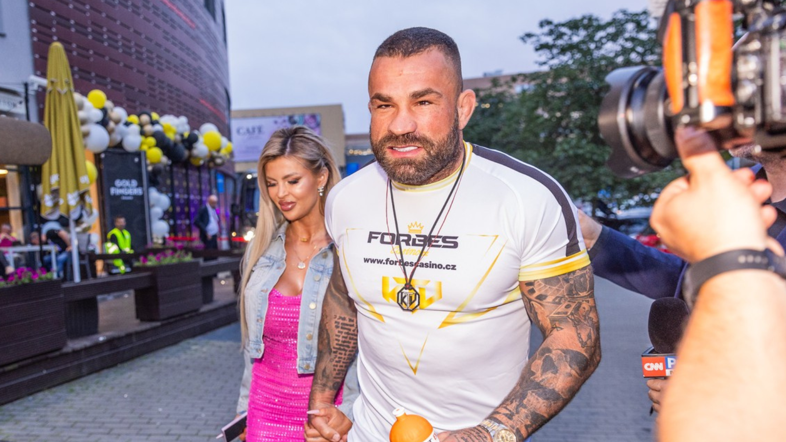 Operace místo dovolené: Lelu Vémolu čeká nepříjemný operační zákrok