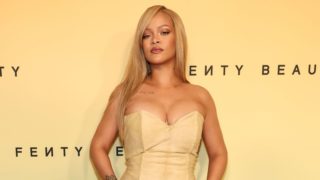 Rihanna vyrazila ven bez paruky. Veřejnost ji málem nepoznala