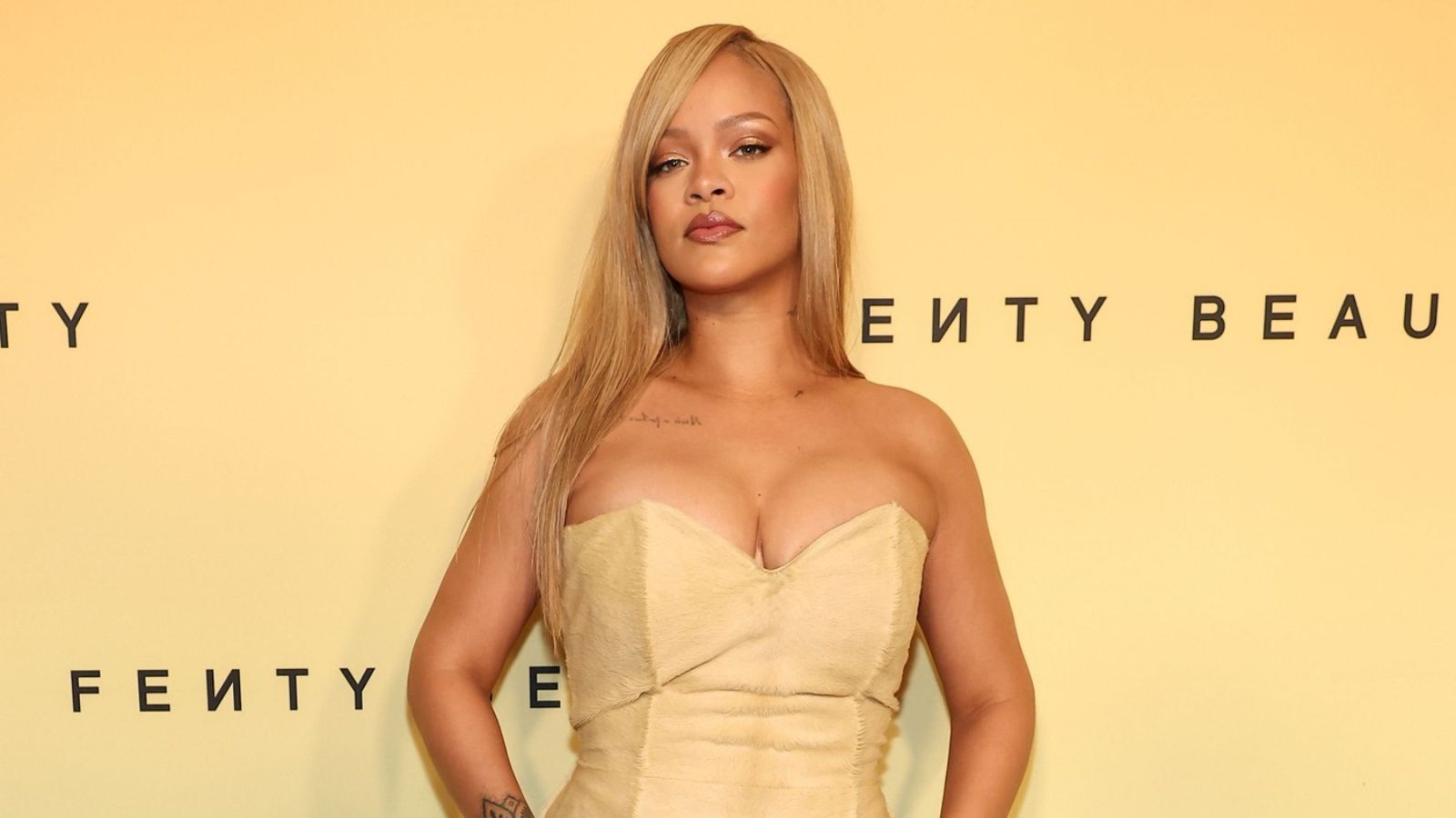 Rihanna vyrazila ven bez paruky. Veřejnost ji málem nepoznala