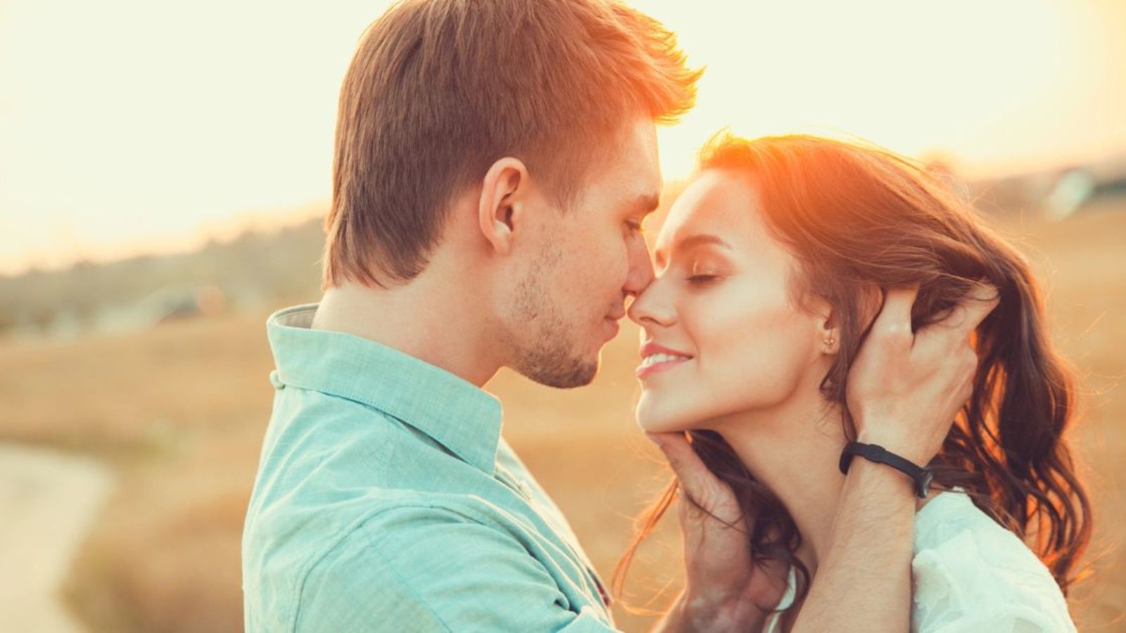 Letní horoskop lásky: Vášeň, nové tváře a&nbsp;příležitosti. Tohle charakterizuje nejteplejší měsíce v&nbsp;roce