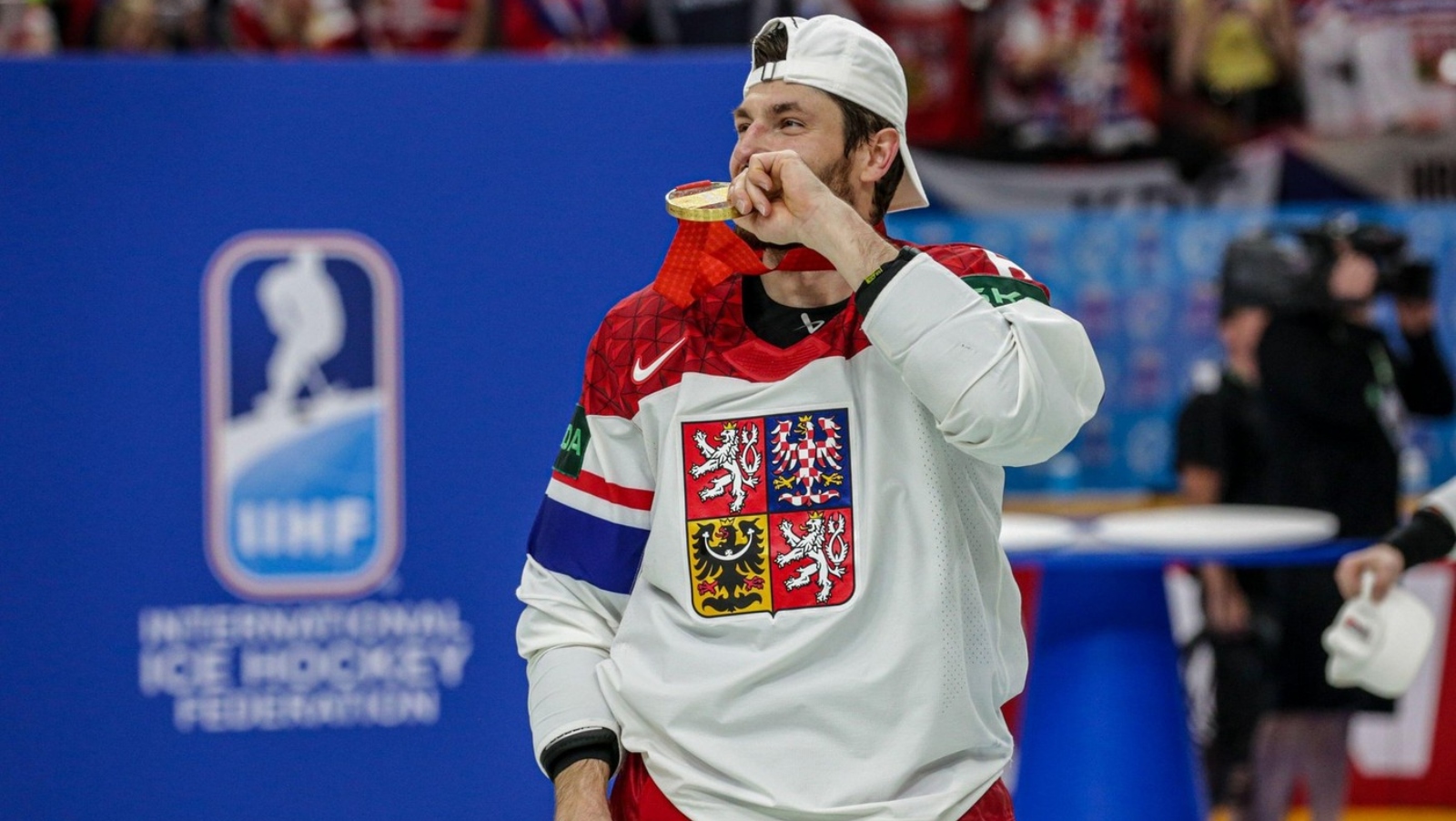 Další hokejová svatba. Útočník David Tomášek si vzal svou krásnou přítelkyni