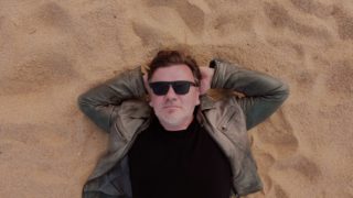 Refreshovaný Michal Hrůza přichází s&nbsp;novou písní Hodiny. Videoklip se natáčel také v&nbsp;Africe