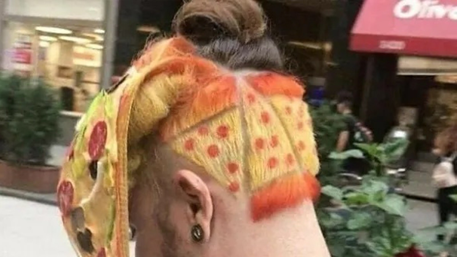 GALERIE: Účes dělá člověka? Aneb několik šílených vlasových stylizací, které vás pobaví