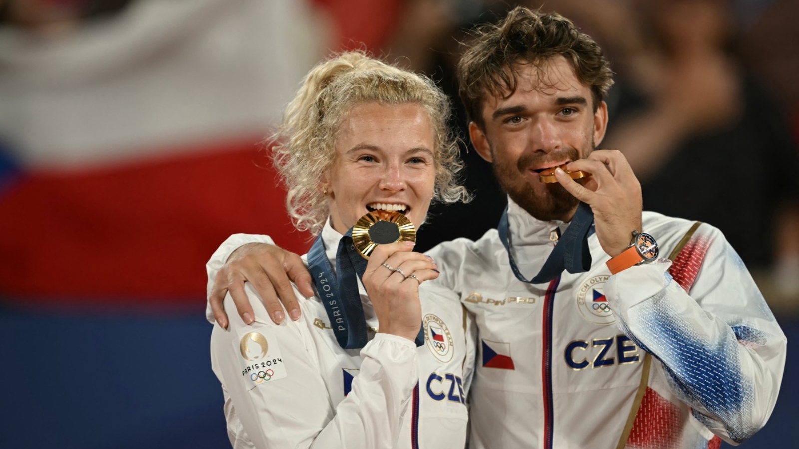 Zlatá medaile je doma! Macháč a Siniaková se stali olympijskými šampiony ve smíšené čtyřhře