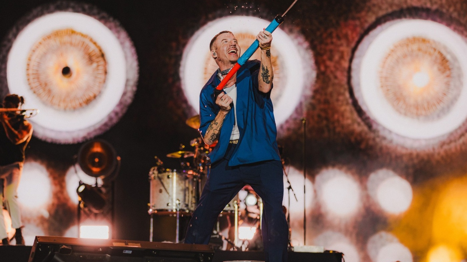 Z pódia rovnou za mříže! Slovenka si splnila sen a&nbsp;zazpívala si s&nbsp;Macklemorem, pak putovala do vazby