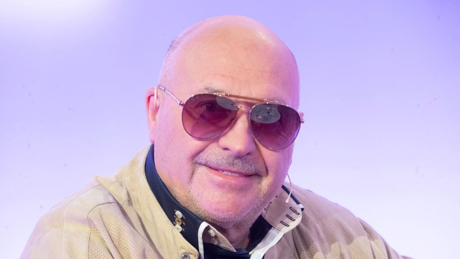 Pohublý Michal David zveřejnil momentku z&nbsp;natáčení. Vypadá jak Pepek námořník