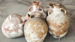 Čtyřletý chlapec rozbil 3&nbsp;500 let starou nádobu. Reakce muzea na&nbsp;sebe nenechala dlouho čekat