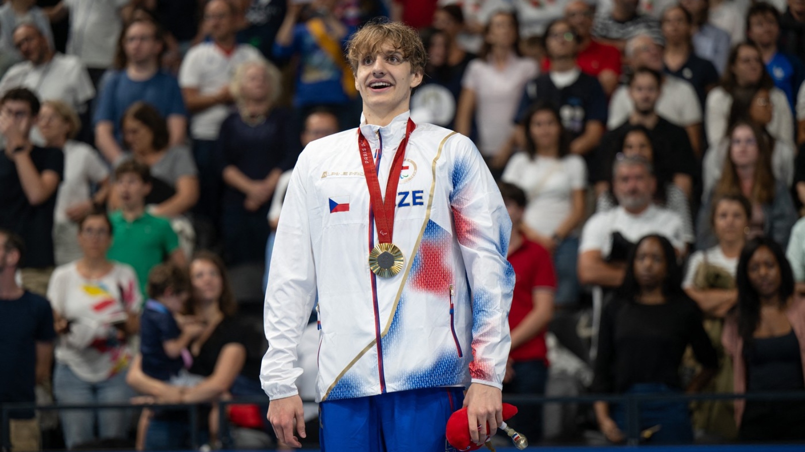 Nevidomý plavec David Kratochvíl zkompletoval medailovou sbírku. Jeho příběh fascinuje i&nbsp;dojímá