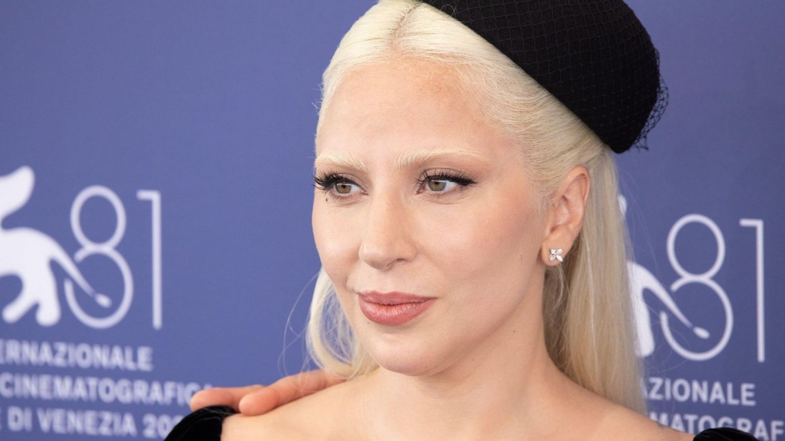 Lady Gaga záměrně nereagovala na&nbsp;spekulace, že je ve skutečnosti muž