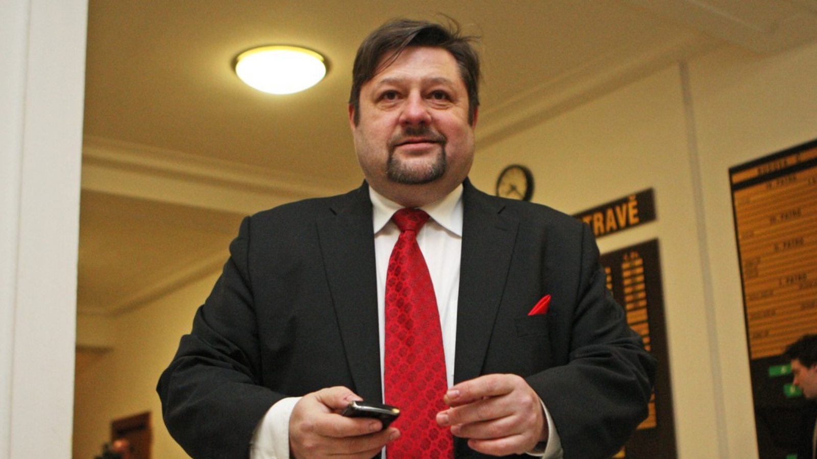 Uprchlý exposlanec Petr Wolf byl zadržen v&nbsp;Paraguayi po&nbsp;10 letech na&nbsp;útěku