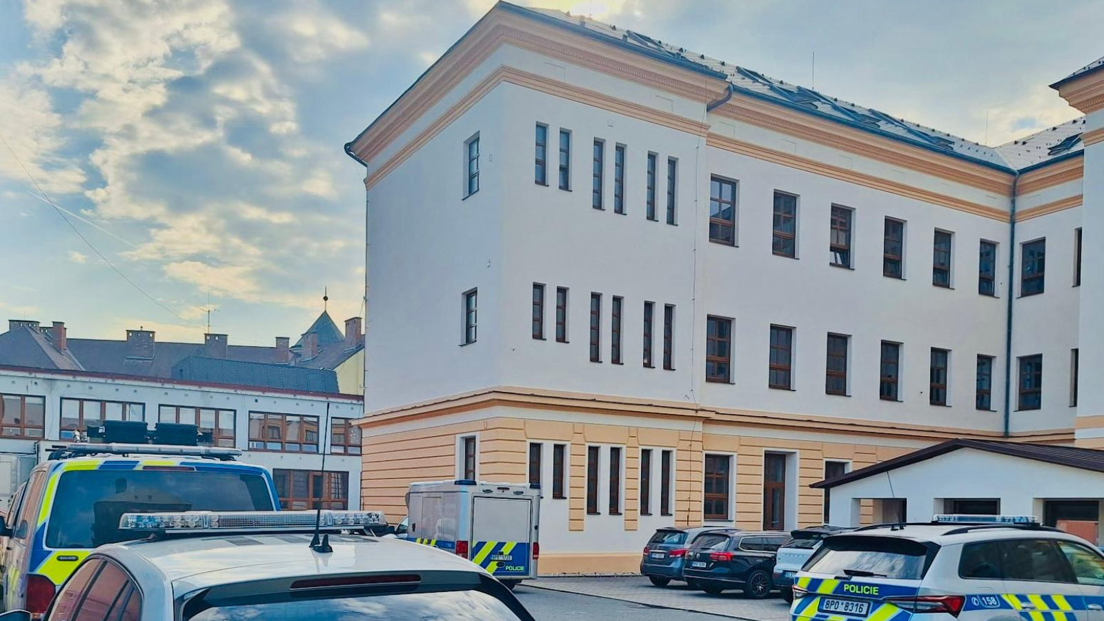 Tragická událost v Domažlicích: Třináctiletá studentka pobodala spolužáky