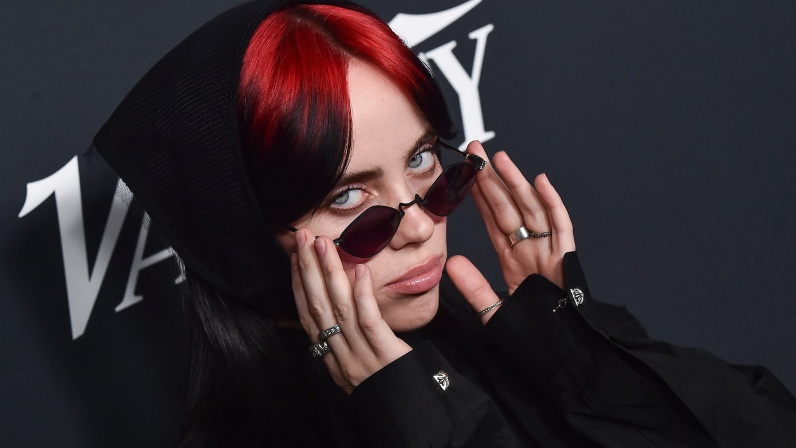 Přála bych si, aby nikdo nevěděl, že jsem na&nbsp;holky. Billie Eilish lituje své upřímnosti