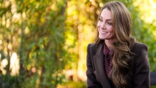 Princezna Kate poprvé po&nbsp;ukončení chemoterapii na&nbsp;veřejnosti. I&nbsp;přes úsměvy byla vidět únava