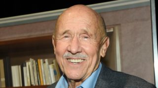 Petr Nárožný po&nbsp;nešťastném pádu zůstává v&nbsp;nemocnici. Rehabilitace potrvá do Vánoc