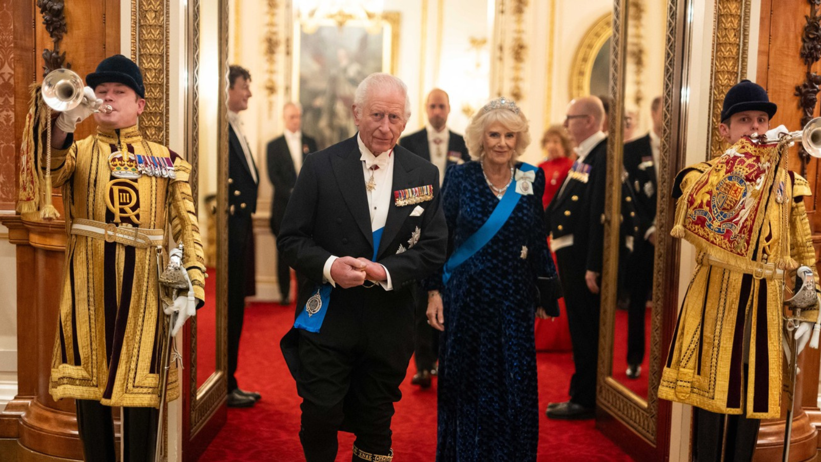 Král Karel III. a&nbsp;Camilla hostili diplomatickou recepci v&nbsp;Buckinghamském paláci