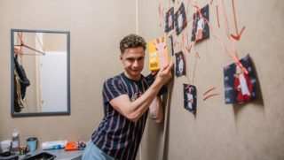 Nakoukněte s&nbsp;námi do šaten soutěžících ze StarDance. Co skrývají Oskar Hes, Patrik Hartl a&nbsp;další?