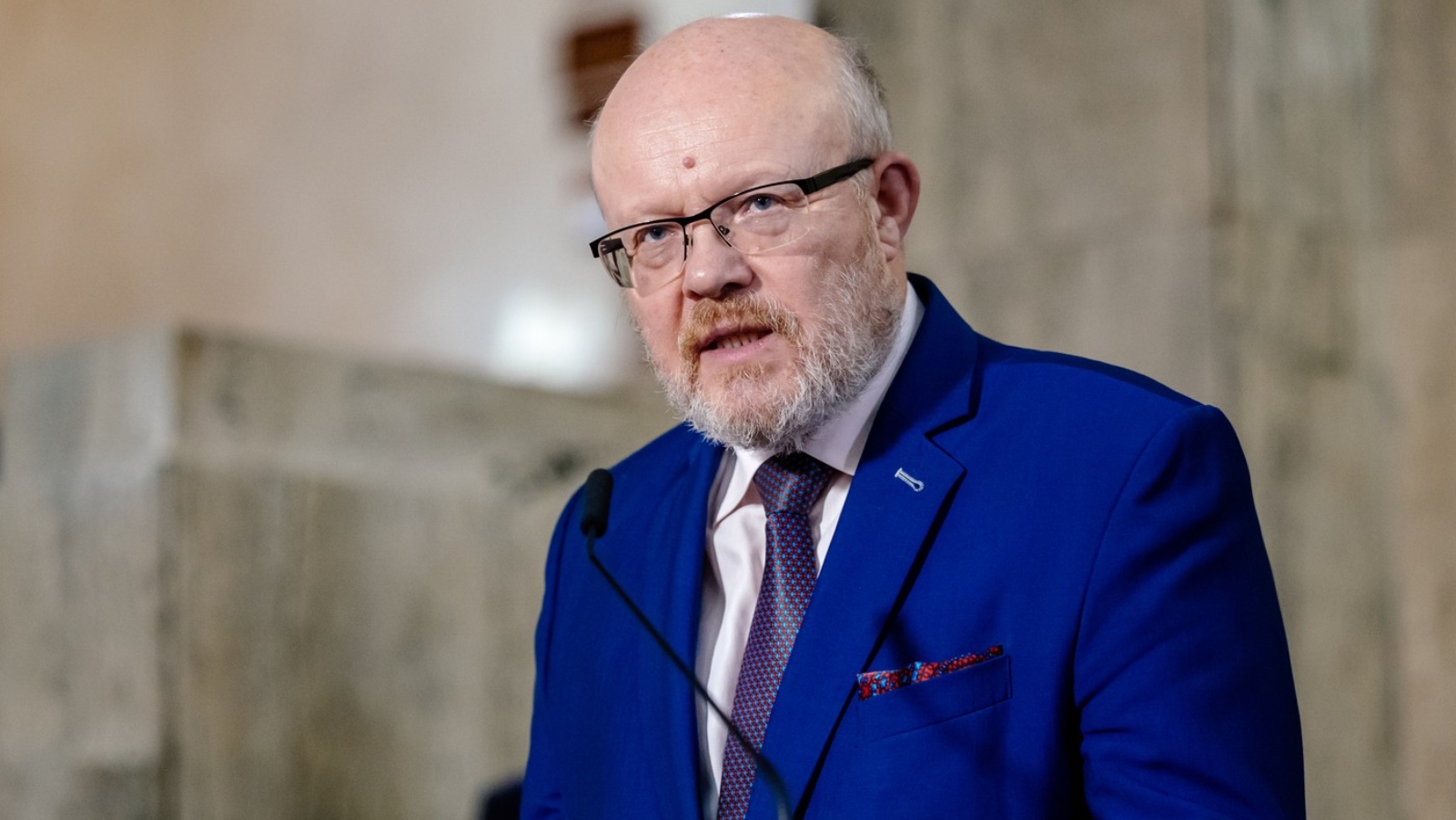 Ministr zdravotnictví Vlastimil Válek má rakovinu