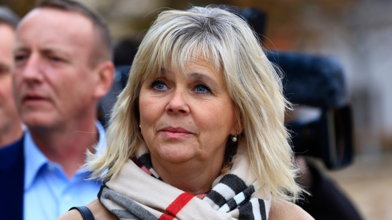 Eva Pavlová zavřela ústa kritikům svého účesu. Zveřejnila foto jako hippie nebo s&nbsp;trvalou