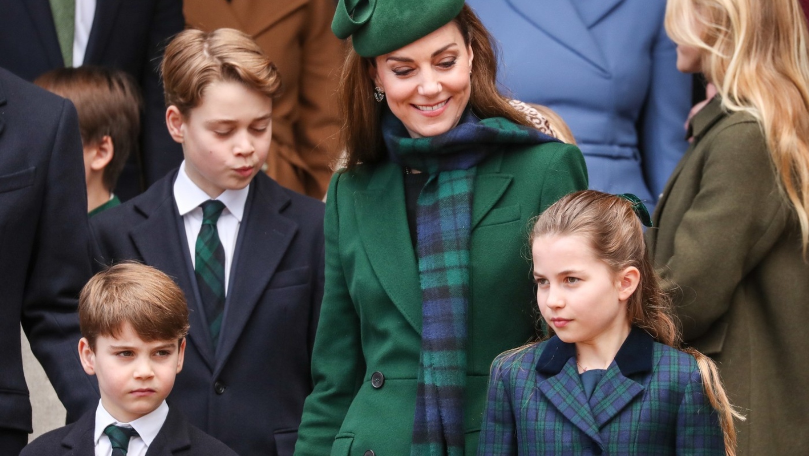 Královské Vánoce! Princezna Kate vyrazila s&nbsp;dětmi na&nbsp;tradiční vánoční mši