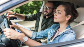 Půlka učitelů autoškol a&nbsp;komisařů nevidí rozdíl mezi řidiči ve věku 17 a&nbsp;18 let