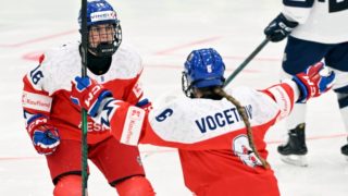 České medailové žně pokračují. Hokejistky do 18 let porazily Švédky a&nbsp;mají bronz