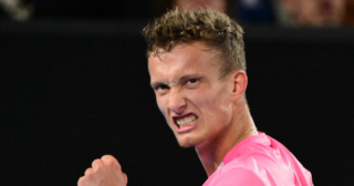 Neporažený Lehečka! Český tenista pokračuje v&nbsp;úspěšném tažení Australian Open, narazí na&nbsp;Djokoviče